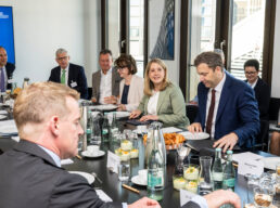Investorenkonferenz 2026 in Frankfurt am Main; 2026-06-19; Bundesministerium für Wohnen, Stadtentwicklung und Bauwesen; Verena Hubertz, MdB Bundesministerin für Wohnen, Stadtentwicklung und Bauwesen; Lars Klingbeil, MdB Bundesminister der Finanzen;