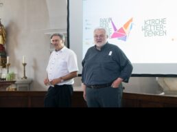 Herzlich willkommen: Die Begrüßung übernahmen an beiden Tagen Bürgermeister Manfred Ockel (li.) und Gastgeber Pfarrer Stefan Barton.