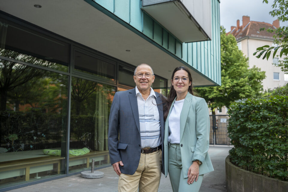 Ewald Ernst (Vorstand Baugenossenschaft Oberricklingen) und Lara Marie Meier (Vorständin OSTLAND Wohnungsgenossenschaft eG)