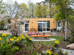 13.04.2026
Kiezort Brusebergsiedlung „Brusi“ kurz nach der Fertigstellung und vor der Eröffnung  am 16.April 2026